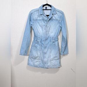 Universal Thread Denim Elastic Waist, Women's  Light Blue Jacket, Size 4.